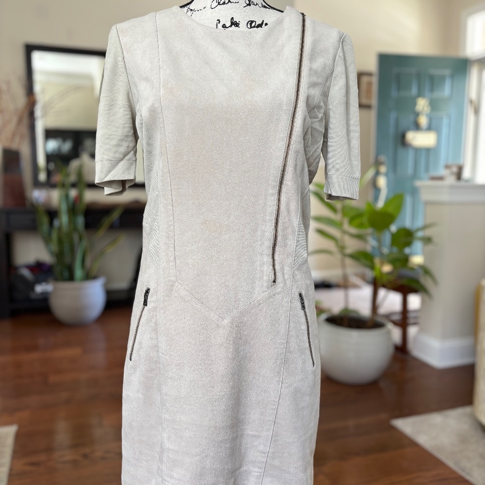 BCBGMAXAZRIA Sheath Dress Gray-Beige Shade Velvet. Size M. Mini or knee length